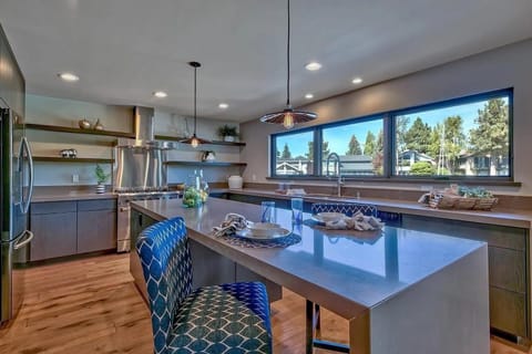 House, 5 Bedrooms | Private kitchen
