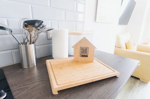 Luxury Apartment, Sea View | Private kitchen | Espresso maker, electric kettle