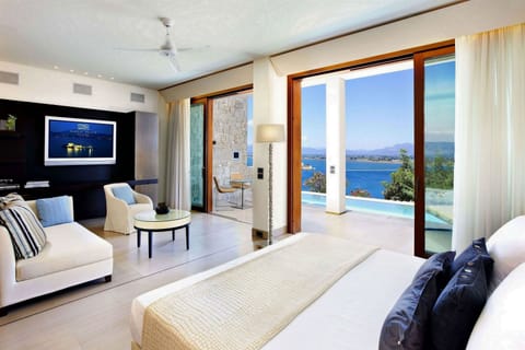 Premier Villa, 1 Bedroom, Private Pool, Sea View | Minibar, in-room safe, desk, soundproofing