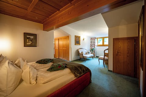 Family Suite, Mountain View | In-room safe, desk, laptop workspace, free WiFi