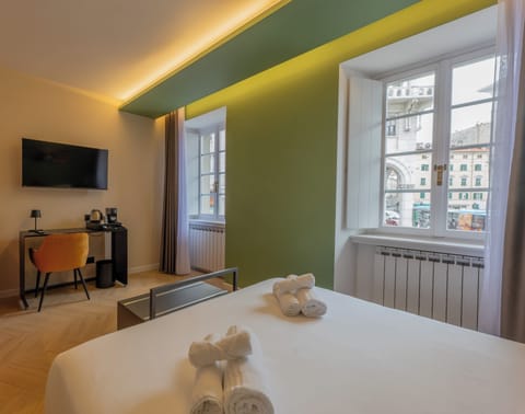 Deluxe Triple Room, Balcony, City View | Desk, blackout drapes, soundproofing, iron/ironing board