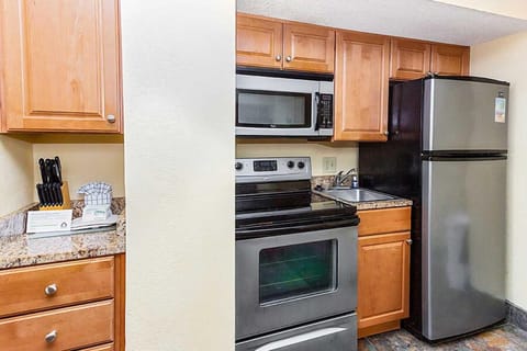 Condo, 1 Bedroom, Ocean View | Private kitchen | Full-size fridge, microwave, stovetop, dishwasher