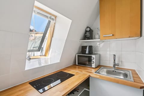 Studio, Smoking | Private kitchenette