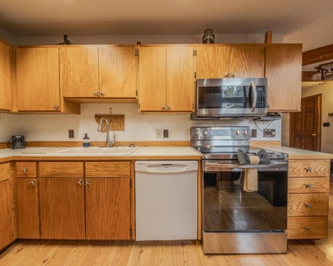 Townhome, Multiple Beds, Patio, Mountain View (Sans Souci 1) | Private kitchen