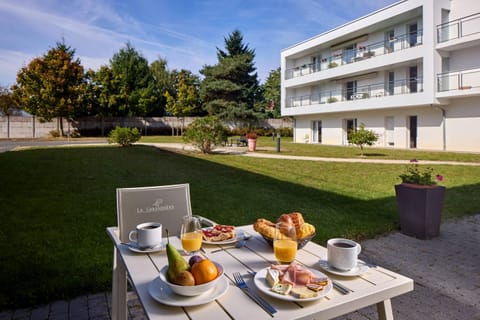 Daily continental breakfast for a fee