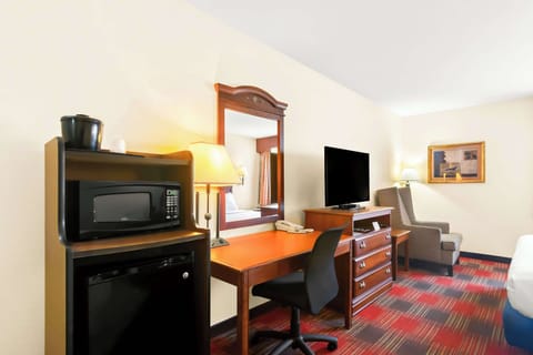 Suite, 1 King Bed, Non Smoking, Jetted Tub | Pillowtop beds, desk, laptop workspace, iron/ironing board