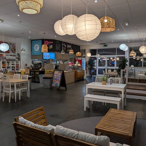 House, 4 Bedrooms, Balcony, Garden View | Dining