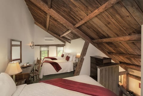 Small Barn Suite | Iron/ironing board, free WiFi, bed sheets