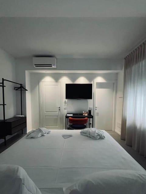 Superior Double or Twin Room | In-room safe, desk, soundproofing, free WiFi