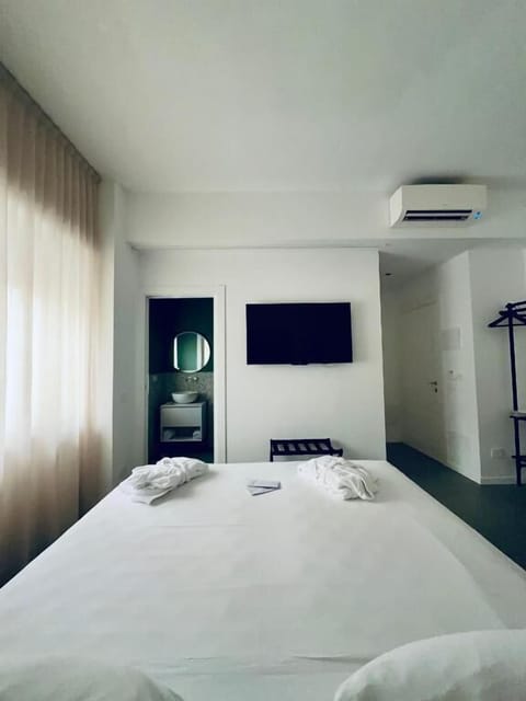 In-room safe, desk, soundproofing, free WiFi