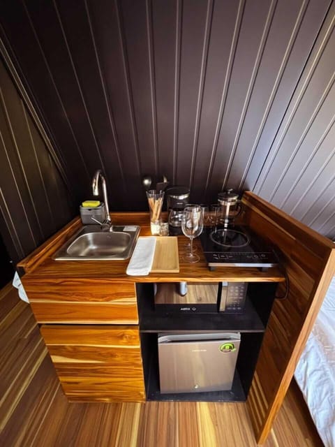 Classic Cabin, Patio, Garden View | Private kitchen