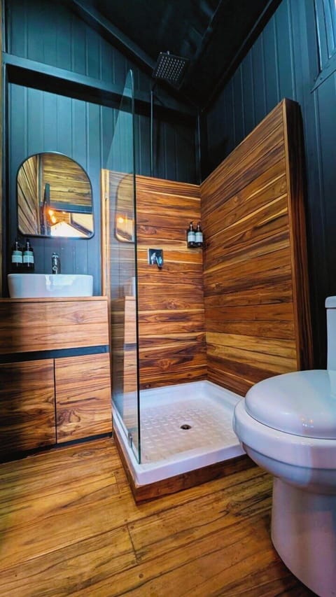 Comfort Cabin, Patio, Garden View | Bathroom