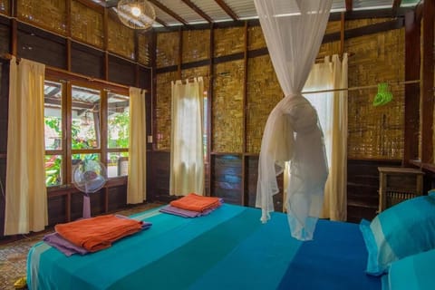 Standard Double Room, Sea View | Bed sheets