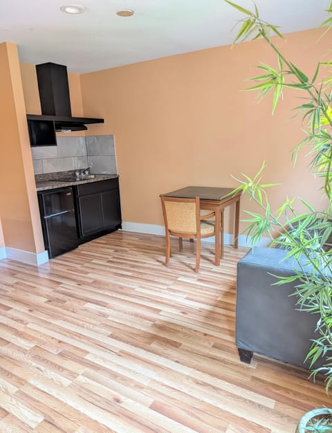 Comfort Suite, 2 Queen Beds, Kitchenette | Desk, free WiFi