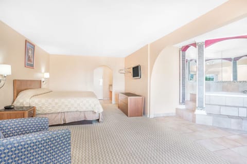 Comfort Suite, 1 King Bed, Non Smoking | Desk, free WiFi