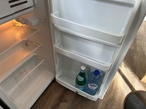 Basic Apartment | Private kitchen | Fridge, microwave, oven, stovetop