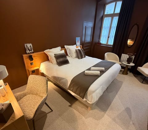 Executive Double Room | In-room safe, desk, soundproofing, iron/ironing board