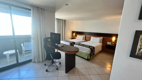 Deluxe Twin Room | In-room safe, desk, soundproofing, free WiFi