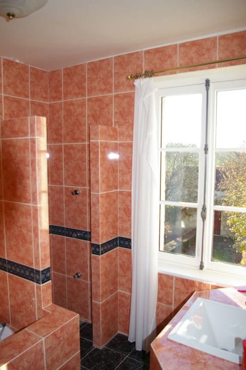 Classic Double Room | Bathroom | Bathrobes, slippers