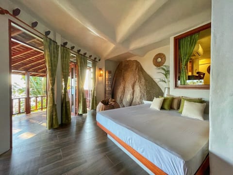 Luxury Suite, Balcony, Ocean View | In-room safe, blackout drapes, free WiFi