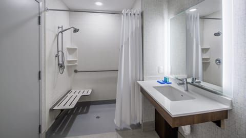 Standard Room, 1 King Bed, Accessible (Mobil Roll Shower) | Bathroom | Combined shower/tub, free toiletries, hair dryer, towels