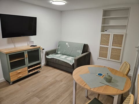 Iron/ironing board, free WiFi