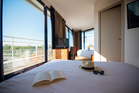 Comfort Triple Room | Desk, soundproofing, iron/ironing board, free WiFi