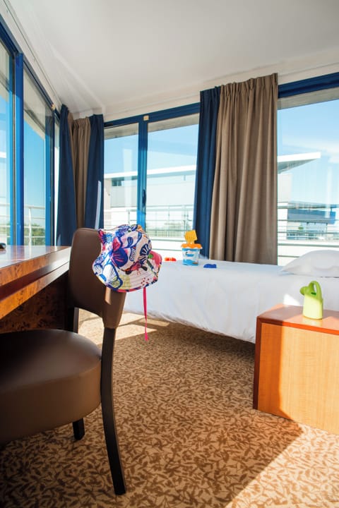 Comfort Triple Room | Desk, soundproofing, iron/ironing board, free WiFi