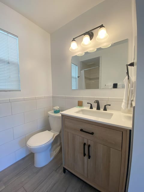 Modern Single Queen | Bathroom | Free toiletries, hair dryer, towels