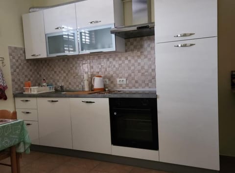 Studio (Studio Apartment (A3)) | Private kitchen | Fridge