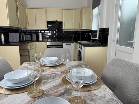 House, 3 Bedrooms, Garden View | Interior