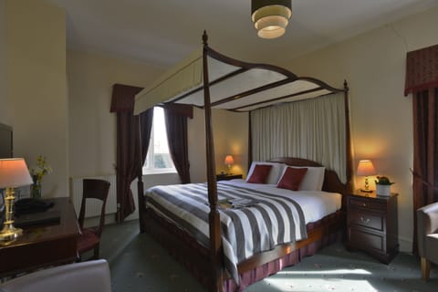 Luxury Double Room | Individually decorated, individually furnished, desk, iron/ironing board