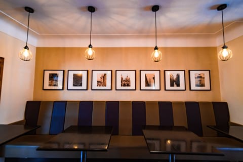 Breakfast, lunch, dinner served; British cuisine