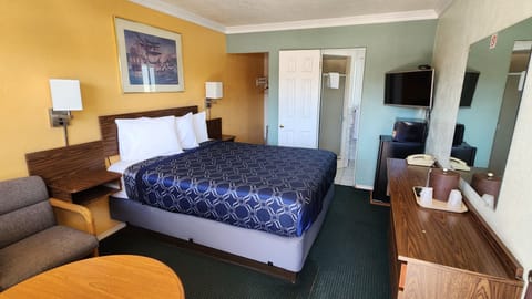 Queen Room - Non Smoking | Desk, free WiFi, bed sheets