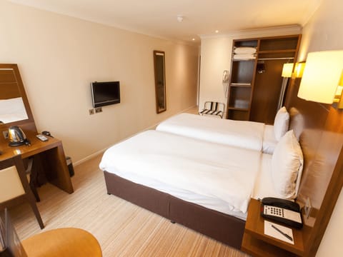 Twin Room | Desk, iron/ironing board, free WiFi, bed sheets