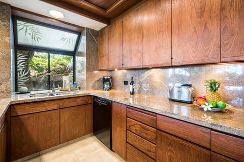 Condo, Multiple Beds, Lanai, Ocean View (Mauna Lani Terrace J101) | Private kitchen