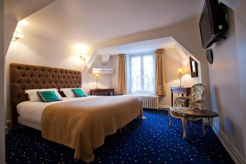 Comfort Double Room | Hypo-allergenic bedding, minibar, in-room safe, individually decorated