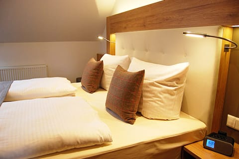 Comfort Double Room | In-room safe, desk, iron/ironing board, free WiFi