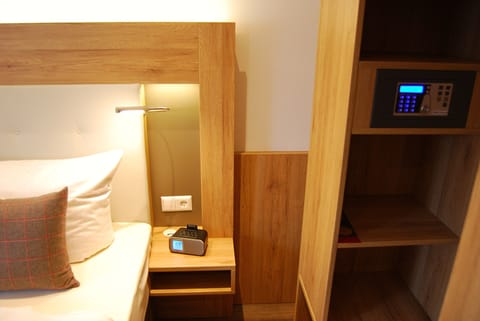 Comfort Double Room | In-room safe, desk, iron/ironing board, free WiFi