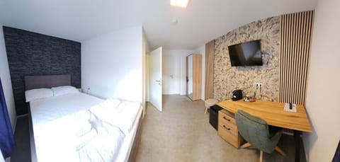 In-room safe, desk, free WiFi