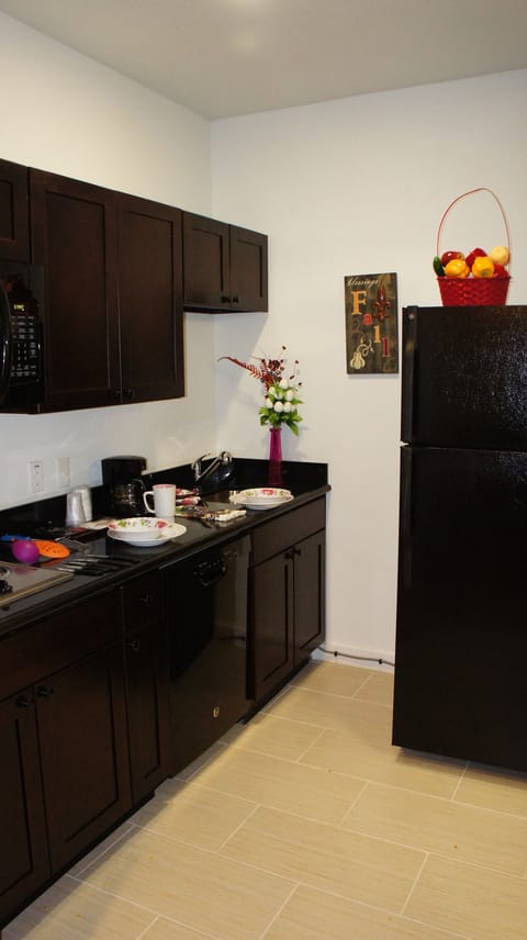 Deluxe Room | Private kitchenette | Full-size fridge, microwave, stovetop, coffee/tea maker