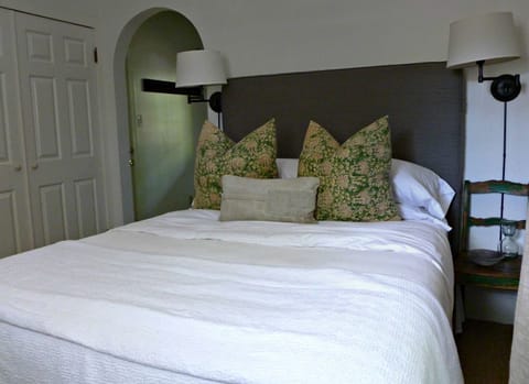 Wisteria Suite | Free WiFi, bed sheets