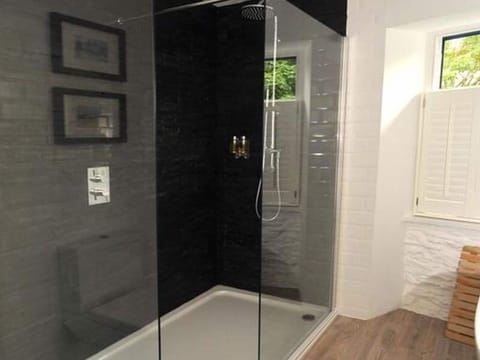 Standard Double Room, Ensuite | Bathroom