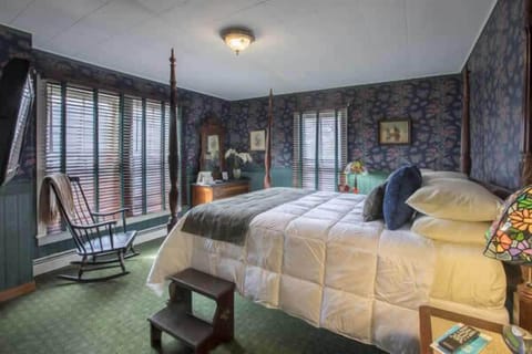 Main Inn 1 Queen with Full Bath | Individually decorated, individually furnished, iron/ironing board