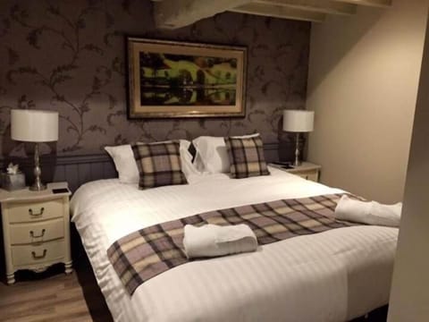 Comfort Double Room, Courtyard View | Laptop workspace, free WiFi