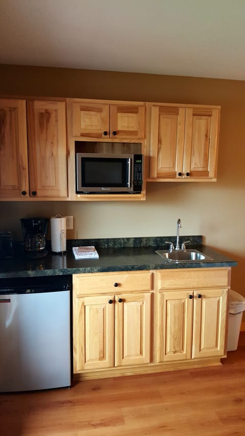 Standard Room, 2 Queen Beds, Non Smoking, Lake View | Private kitchenette | Full-size fridge, microwave, oven, stovetop