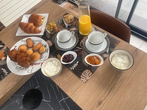 Free daily continental breakfast