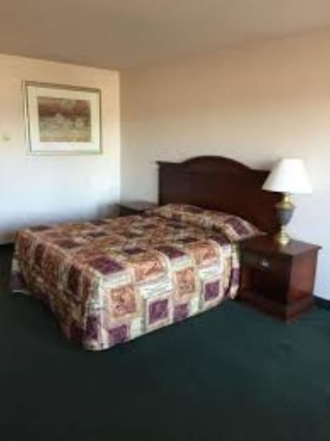 Standard Single Room, 1 Queen Bed | Desk, WiFi, bed sheets