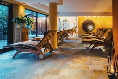 Sauna, steam room