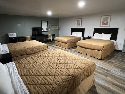 Deluxe Quadruple Room, 1 Bedroom | Free WiFi, bed sheets